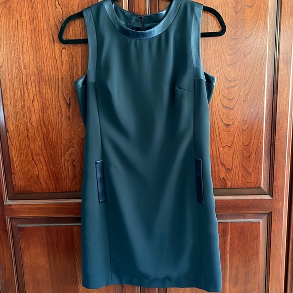 Dress - Picture 1 of 4